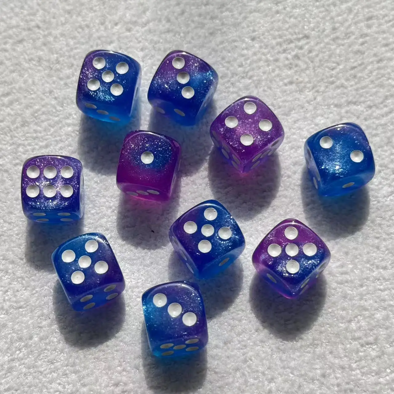 10pcs/Set 12mm Transprent Color With Glitter Texture Dice for casino Tabletop Games Sparkling Resin Role-Playing Accessories