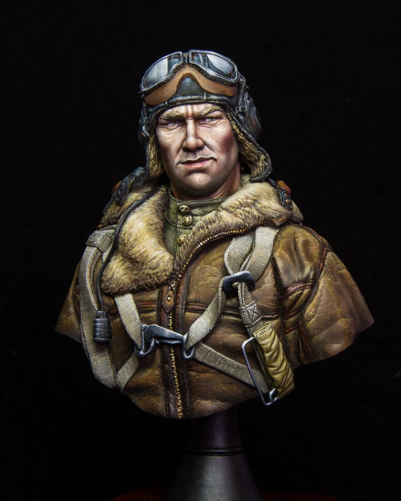 Kit modello busto in resina pressofusa in scala 1/10 Statua di caccia pilota sovietico della Seconda Guerra Mondiale smontato e non verniciato