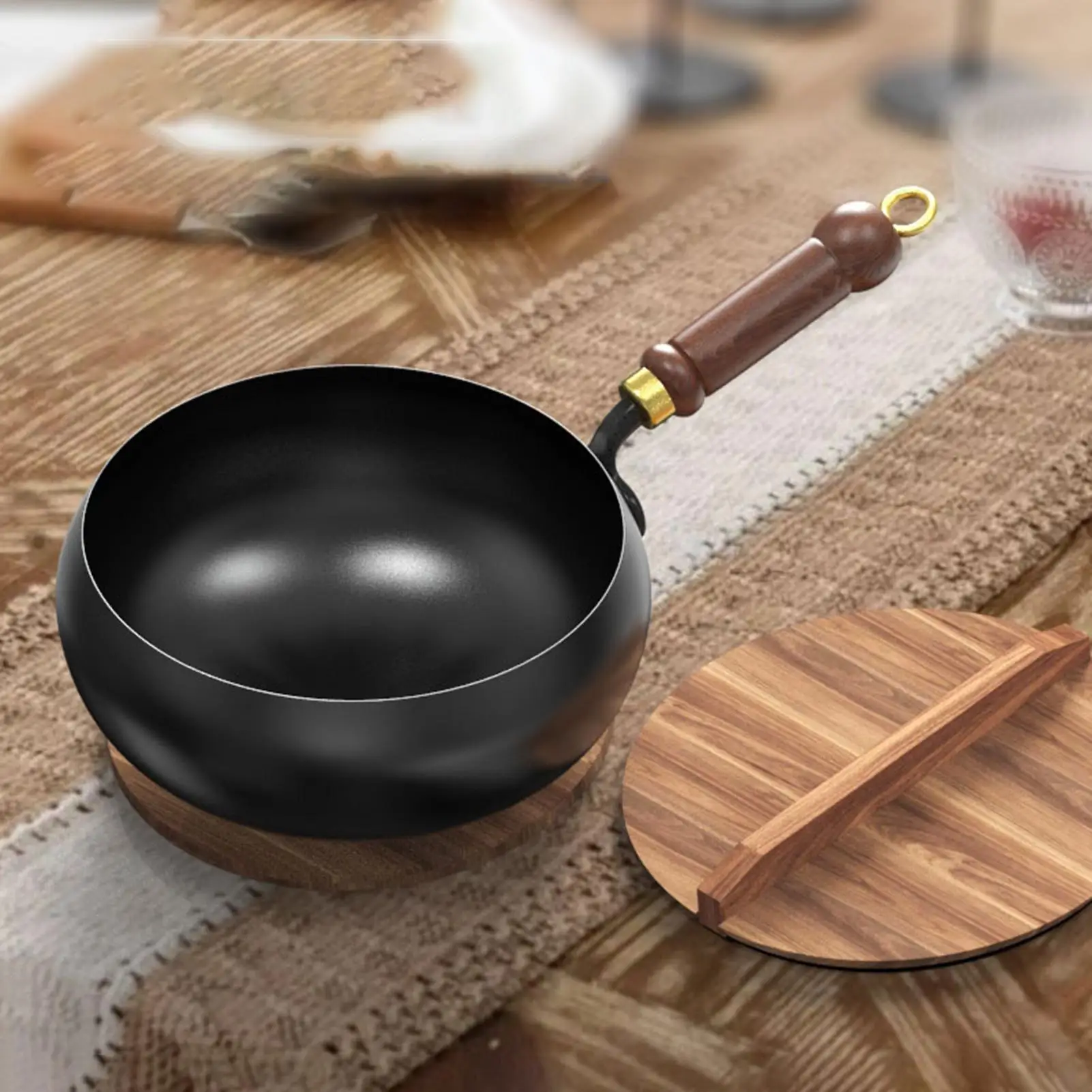 Ungestrichener Eisentopf, antihaftbeschichteter Haushaltstopf, handgefertigt, geschmiedete Pfanne mit flachem Boden, 24 cm Wok, Heimkochtopf, großer Bauchtopf Image