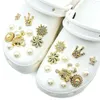22 Stück goldene Schuhe Charm Set Krone Pentagramm Perle Bär Schuhdekorationen Schnalle für Sandalen Clogs DIY Zubehör Party Geschenk
