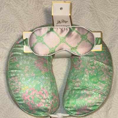 Lilly Pulitzer Accessories | Lilly Pulitzer Pink And Green Floral Neck Pillow Travel Set | Color: Green/Pink | Size: Os