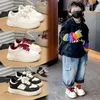 2025, neue leichte Sportschuhe für Kinder, modische, klobige Dad-Style-Sneaker für Mädchen und coole Boardschuhe aus weißem Leder für Jungen