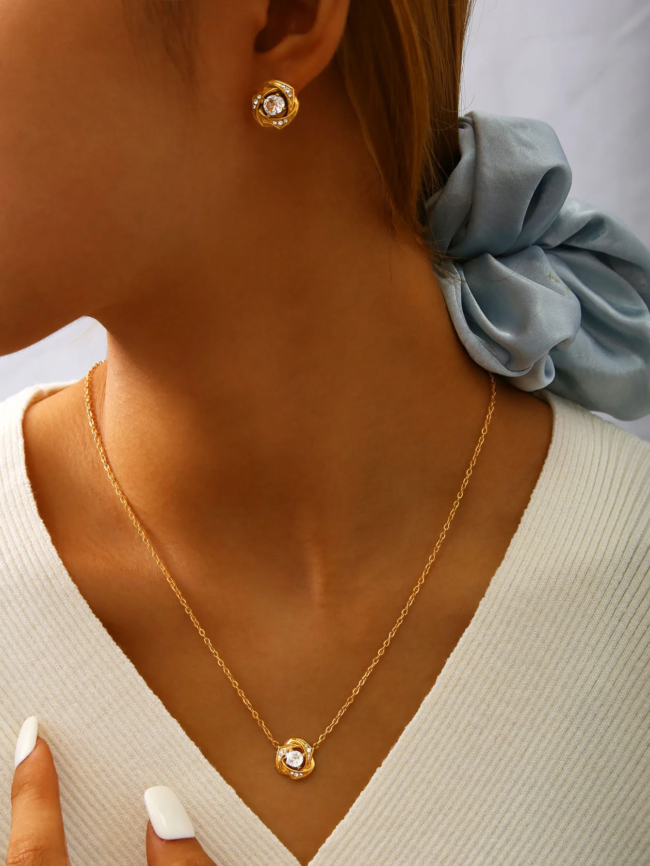 Licht Luxus Temperament Kalten Wind High-Level Sinn Für Edelstahl 18K Gold-Überzogene Diamant Rose Blume Schmuck set Weibliche Image