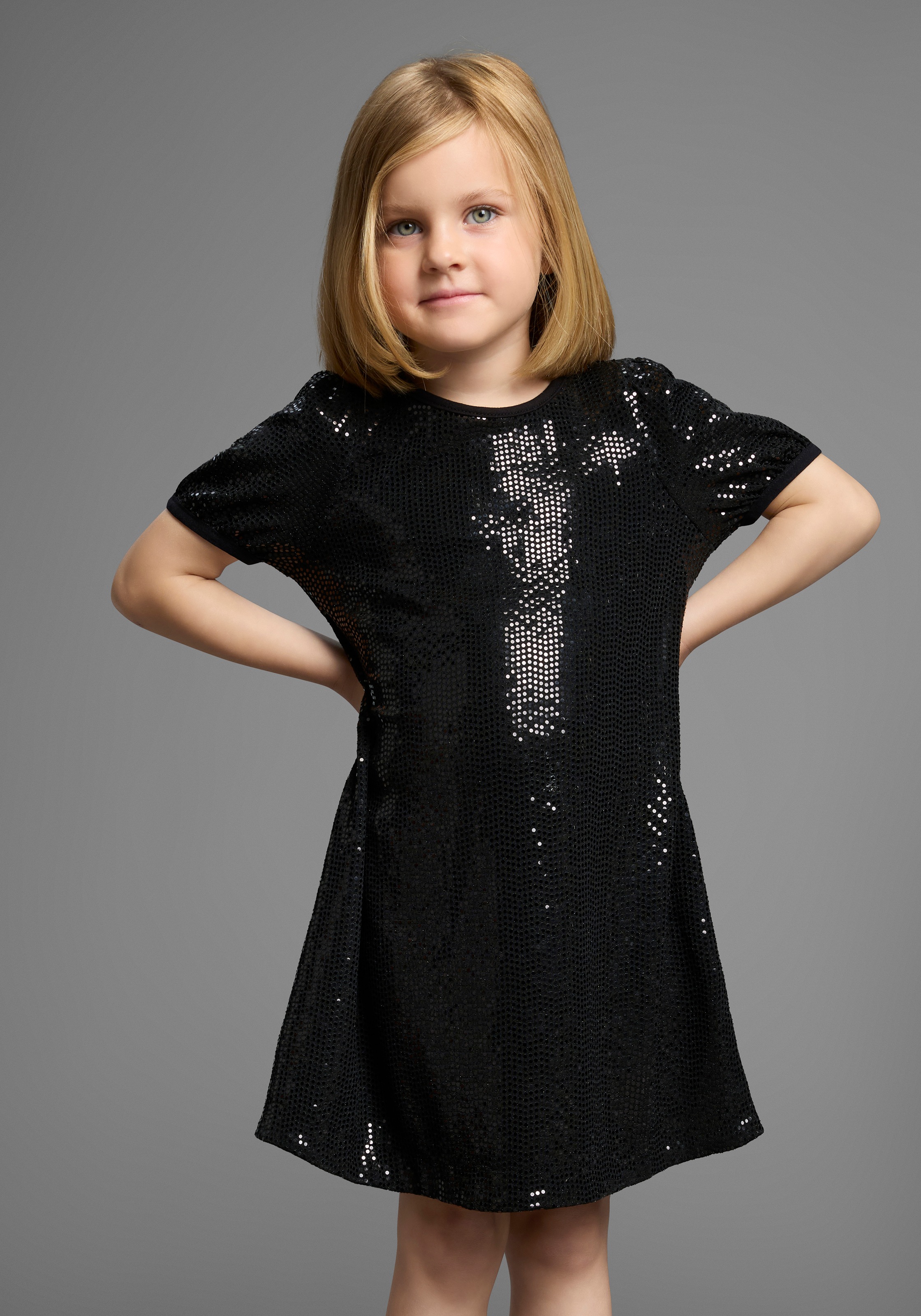 Jerseykleid KIDSWORLD "Shirtkleid in Pailletten-Allover-Design", Mädchen, Gr. 140/146, N-Gr, schwarz, Jersey, Obermaterial: 80% Polyamid, 15% metallisierte Fasern, 5% Elasthan, Glitzermuster, festlich, ausgestellt hüftbedeckend, Rundhals,... Image