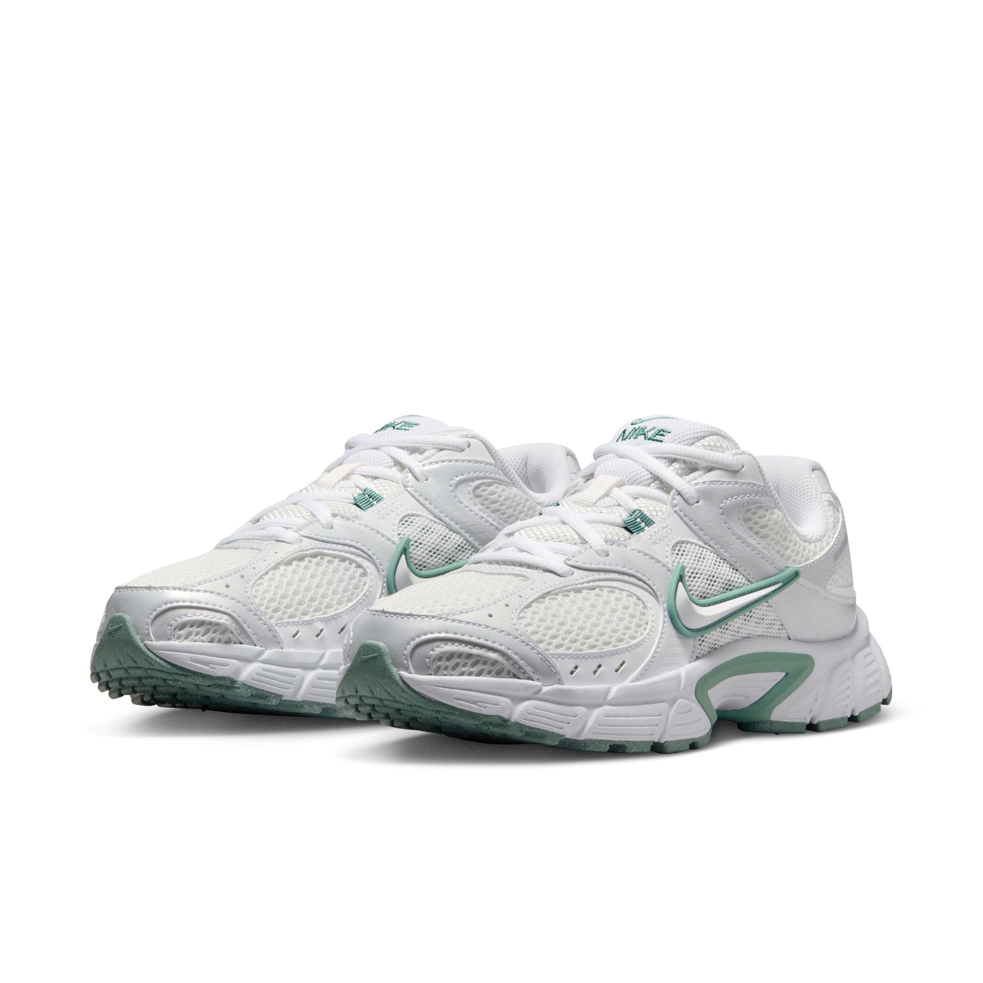 Sneaker NIKE SPORTSWEAR "W NIKE V5 RNR", Damen, Gr. 41, summit weiß, weiß, vast grau, cannon, Synthetik, Textil, Schuhe Sneaker, inspiriert vom Design des Y2K Nike Vomero 5