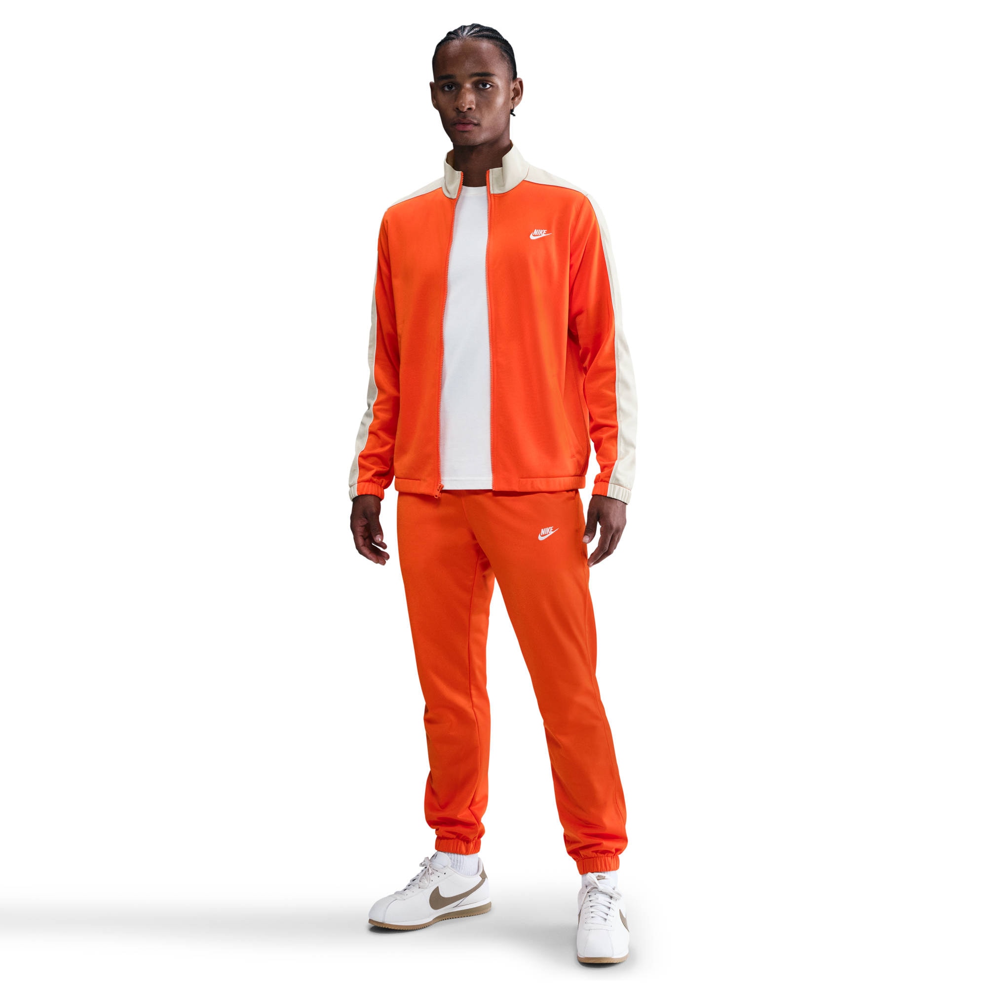 Trainingsanzug NIKE SPORTSWEAR "Nike Sportswear Club Men's Poly-Knit Tracksuit", Damen, Gr. S, safety orange, lt khaki, sail, weiß, Obermaterial: 100% Polyester, Sportanzüge Trainingsanzug, für sportliche Aktivitäten und Freizeit, aus Polyester