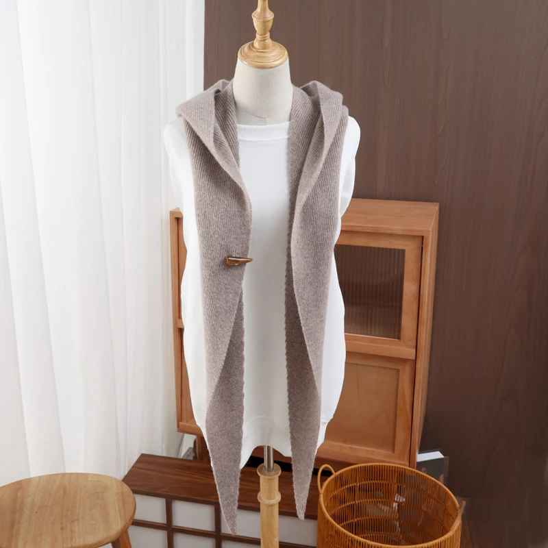 Kapuzenschal aus 100 % Wolle mit Hornschnalle, Mütze und Schal aus reiner Wolle in einem Stück für Wärme, Ein-Knopf-Strickmütze, A Layering Wonder Image