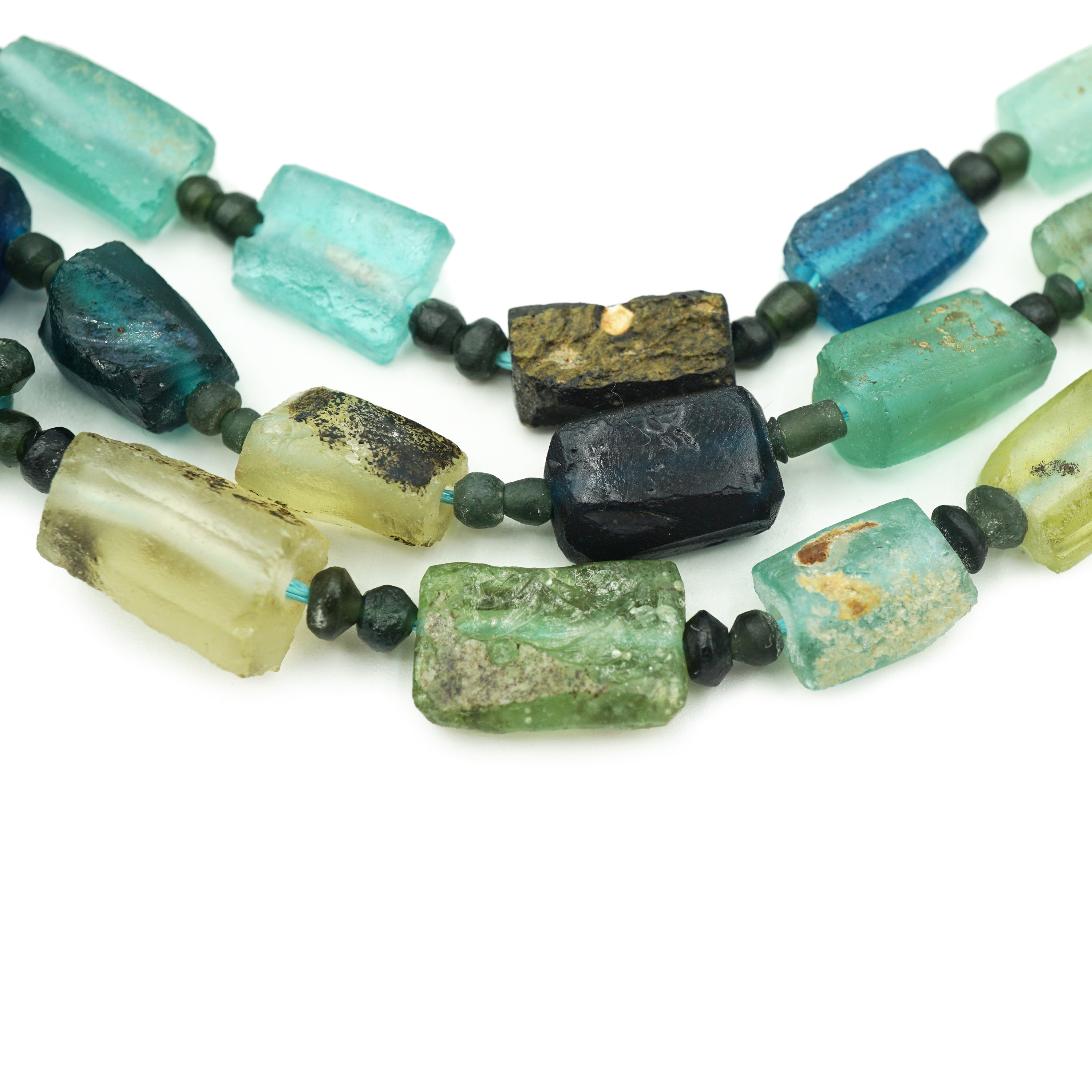 Perline di vetro romano antico afghano (7-12 mm) Perline di vetro romano riciclato a filo intero a forma quadrata Afghanistan all'ingrosso (2083F452)