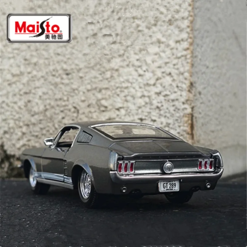 Maisto 1:24 Ford Mustang GT 1967 Modello di auto sportiva classica in lega Diecast in metallo Veicoli da corsa Modello di auto Simulazione Giocattolo per bambini Regalo