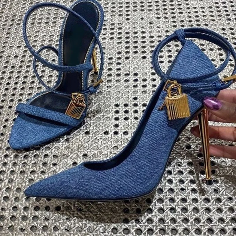 Sexy goldene Vorhängeschloss-Pumps mit spitzer Zehenpartie, Knöchelriemen, goldene Stiletto-High-Heels, Bankett-Party-Schuhe, Übergröße 43, blaue Jeans-Schuhe