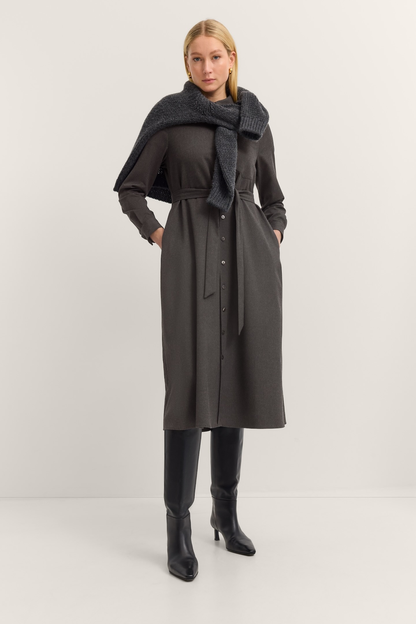 Blusenkleid BUGATTI "Stretch-Mix", Damen, Gr. 46, Normalgrößen, grau (280, dunkelgrau), 64% Polyester, 34% Viskose, 2% Elasthan, unifarben, normal, Kleider Blusenkleid, mit Bindegurt und Knopfleiste