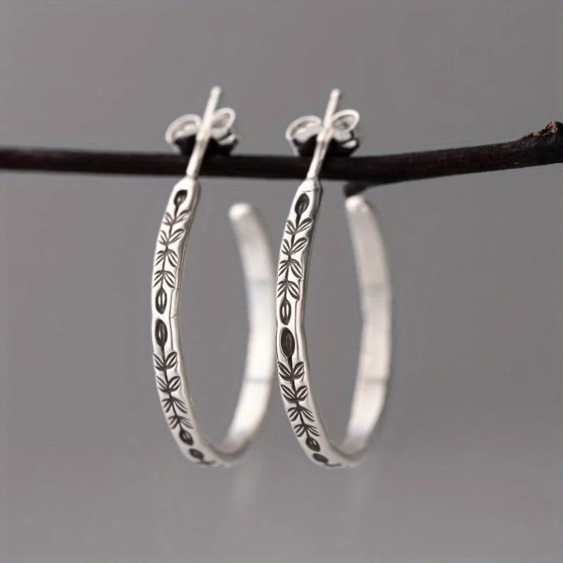 Vintage einfache silberfarbene Metallschnitzerei Blatt Creolen für Frauen Schmuck Image
