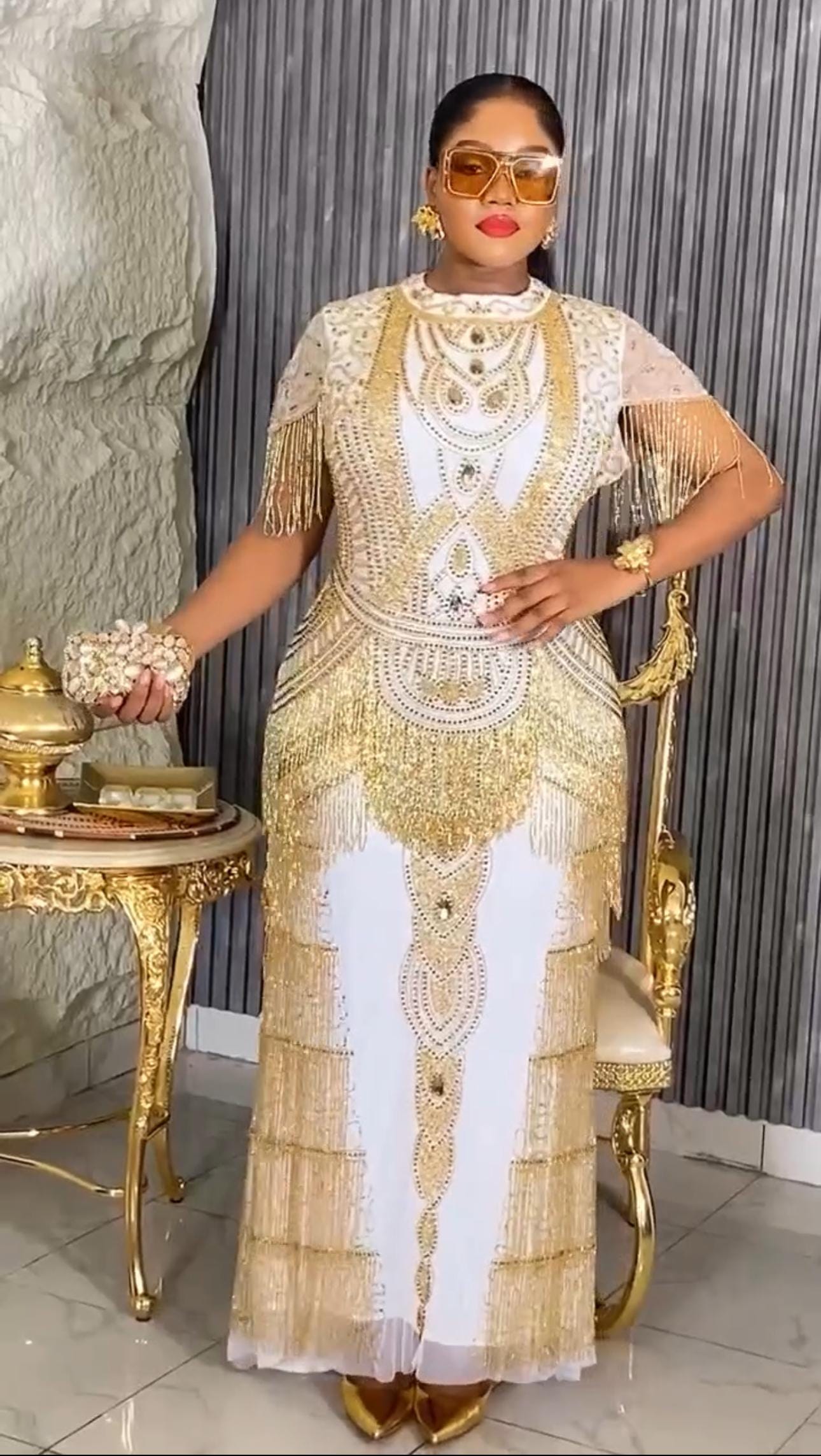 Weiß Verschönerte Hochzeit Gast Kleid, Brautempfang Perlen Fransen Gold, Plus Mutter der Braut Meerjungfrau Kleid, Party Gatsby Gala Geburtstag