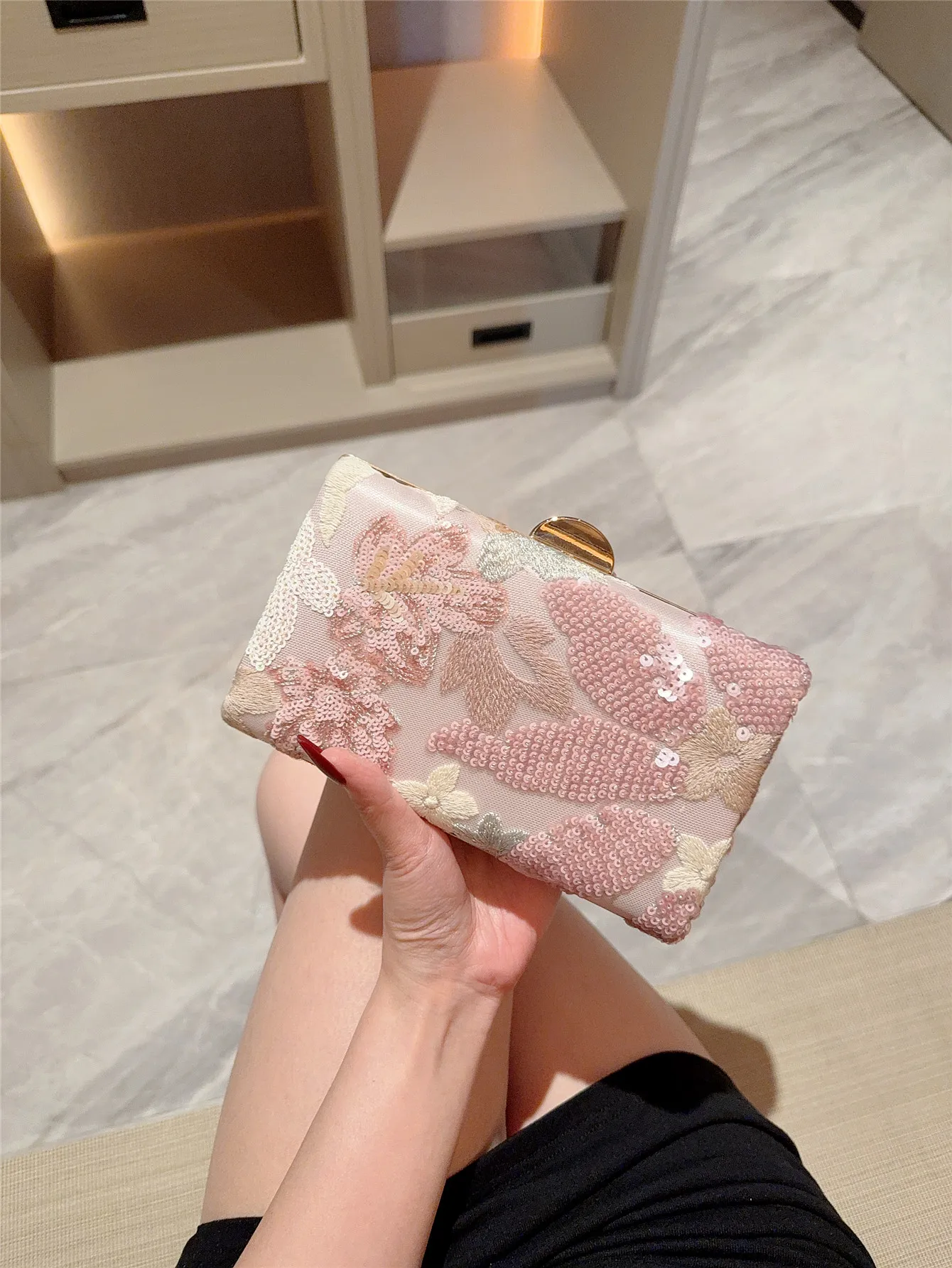 Nouveau transfrontalier paillettes broderie fleur chaîne pochette chaîne sac printemps et été mode à la mode femmes sac à bandoulière sac