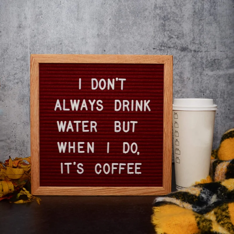 Auswechselbare Filz-Buchstabentafel mit Holzrahmen und Symbolen und Zahlen für das Heimbüro – Nachrichtentafel Image