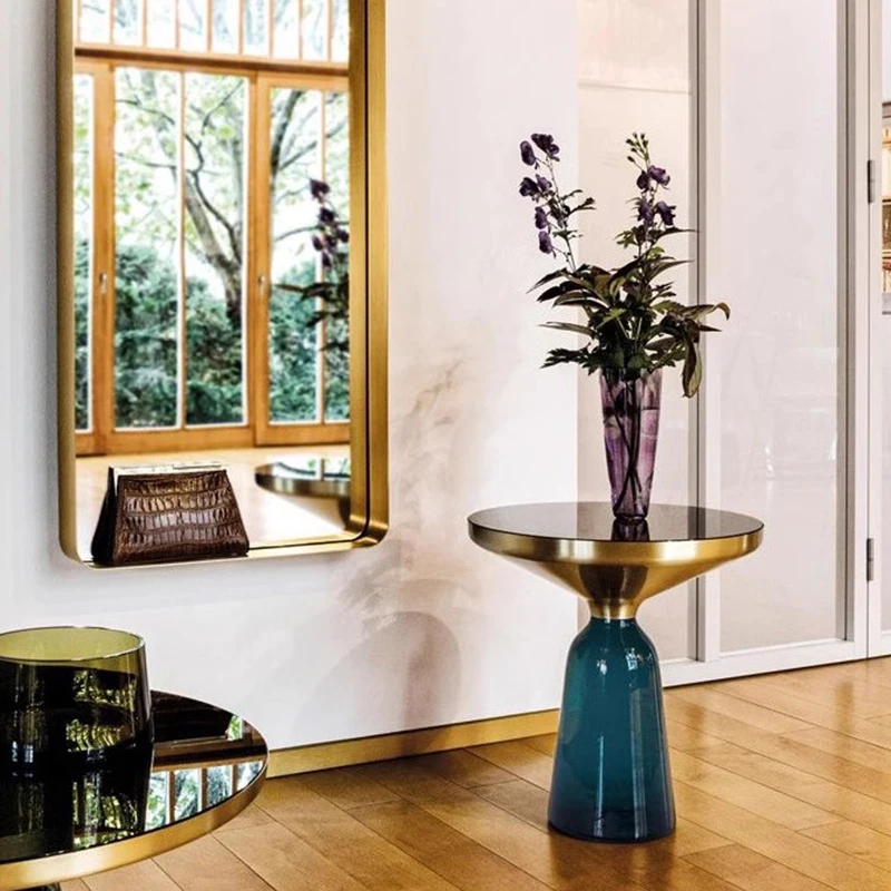 Italienischer stehender Couchtisch, Zubehör, nordischer einfacher Designer-Beistelltisch, platzsparender Computer-Couchtisch, Terrassenmöbel