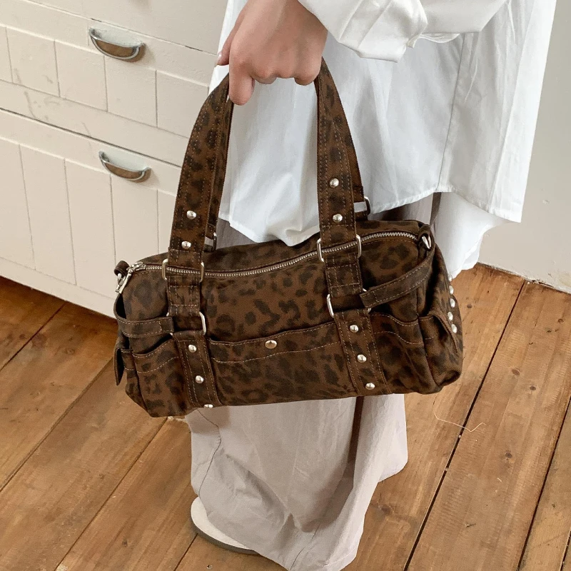 Nouveau sac à bandoulière imprimé léopard avec Rivets Moto Biker sac à bandoulière pour femmes rétro mode sac fourre-tout à la mode
