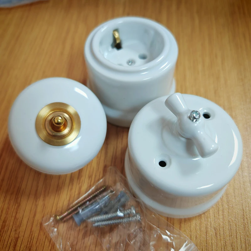 Wandoberflächen-Installationsknopfschalter Hochwertiger Drehschalter aus weißer Keramik EU-Steckdose Retro Image