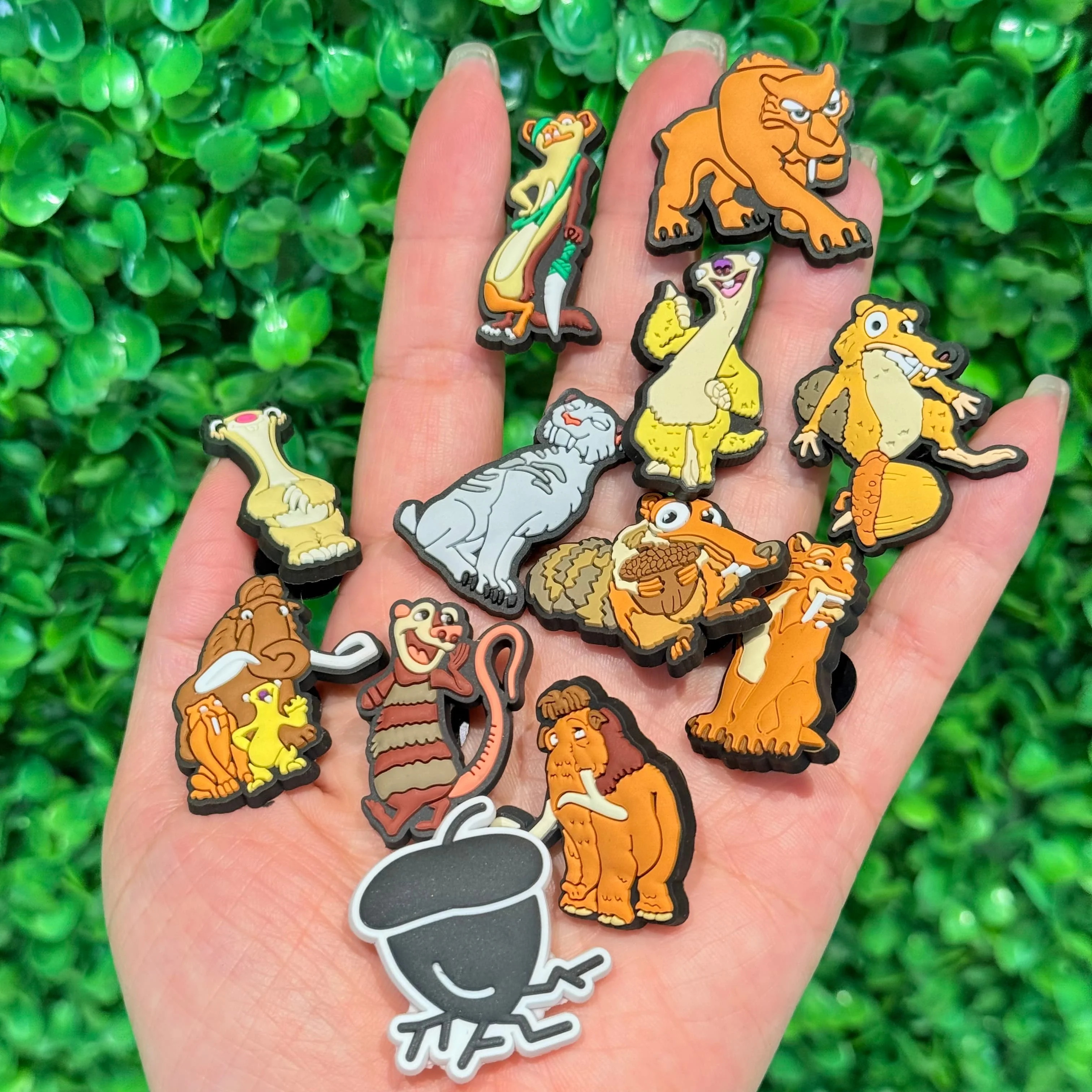 12-100 Stücke Mix Cartoon Tier Faultier Tiger Kinder Schuh Charms Eiszeit Disney PVC Garten Clog Schnalle Zubehör