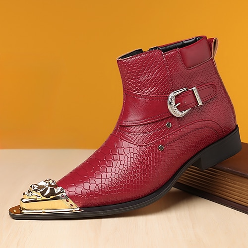 rote Herrenstiefeletten aus Kunstleder mit Schlangenmuster und metallischer Spitze – auffälliges und elegantes Schuhwerk für Weihnachtsfeiern und formelle Anlässe Image