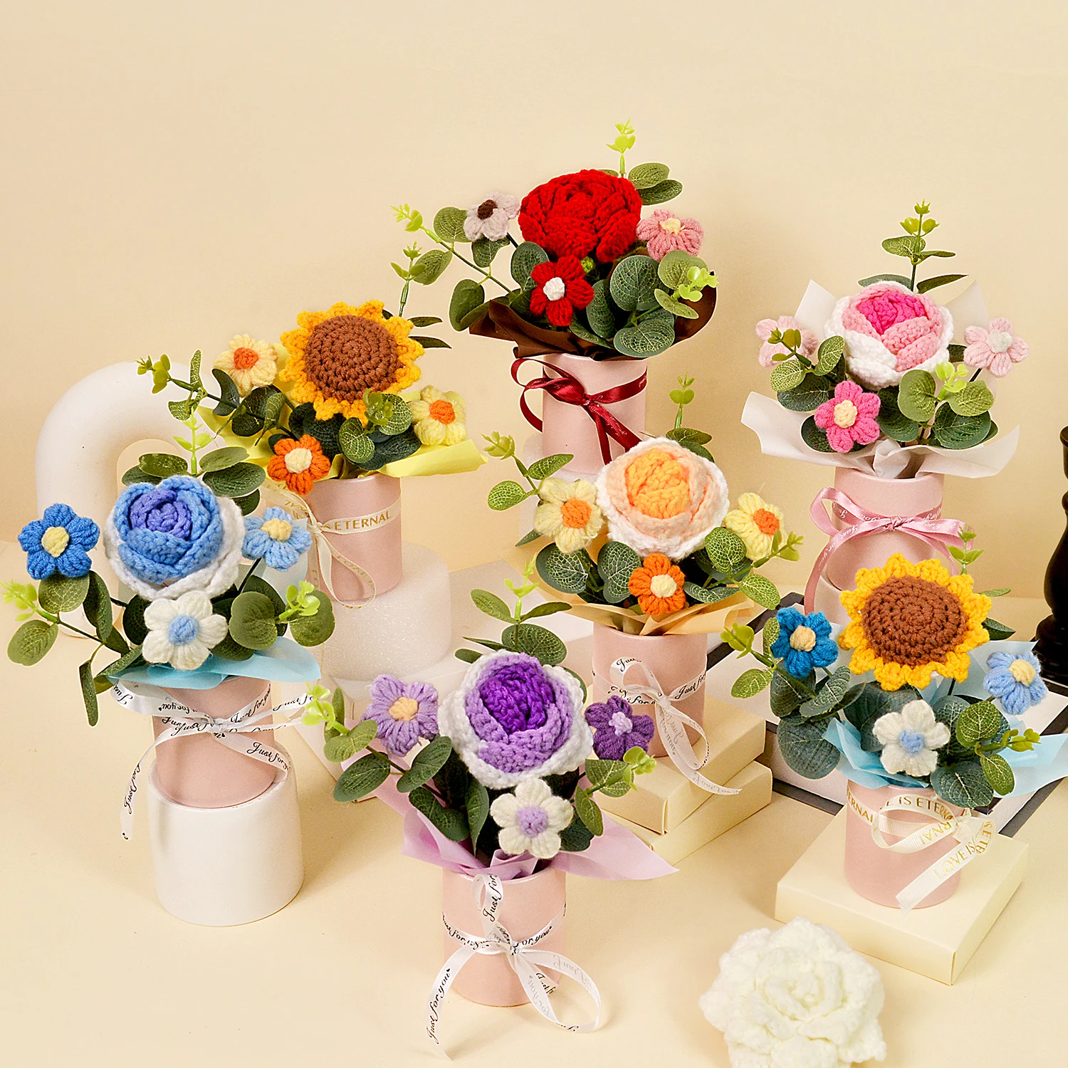 1 x handgefertigte Häkelblumensträuße, Häkelstrickstoff-Rose und Sonnenblumenstrauß – Heimdekoration und Geschenk für Frau, Frau, Mutter Image