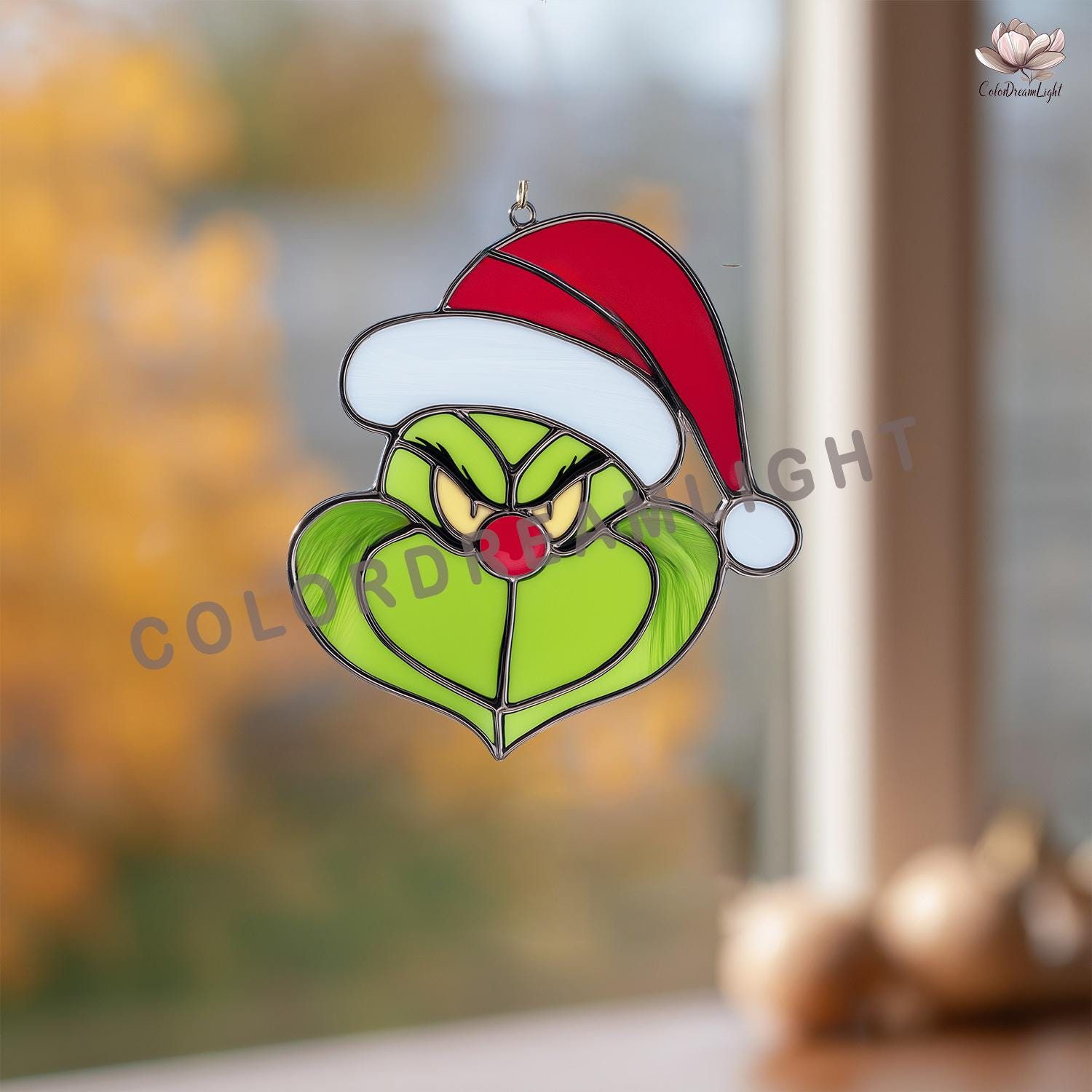 Modello di vetrata Grinch con cappello di Babbo Natale, modello di acchiappasole natalizio in formato PDF SVG, grazioso design per appendere le finest
