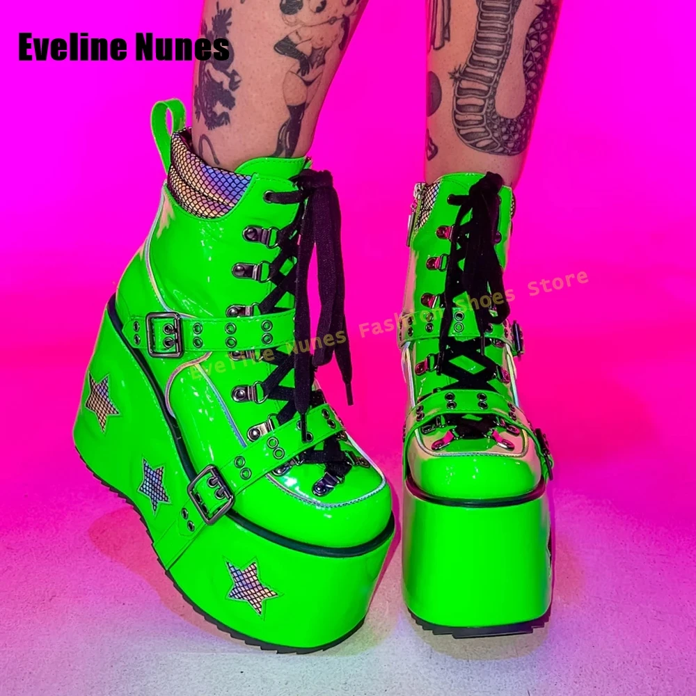 Grüne Spaced-Out-Plateaustiefel, runde Zehen, Keil, Gürtelschnalle, Schnürung, Patchwork, Damen, Cyberpunk-Stiefel, Gothic-Stil, Y2K-Schuhe, Größe 2025,