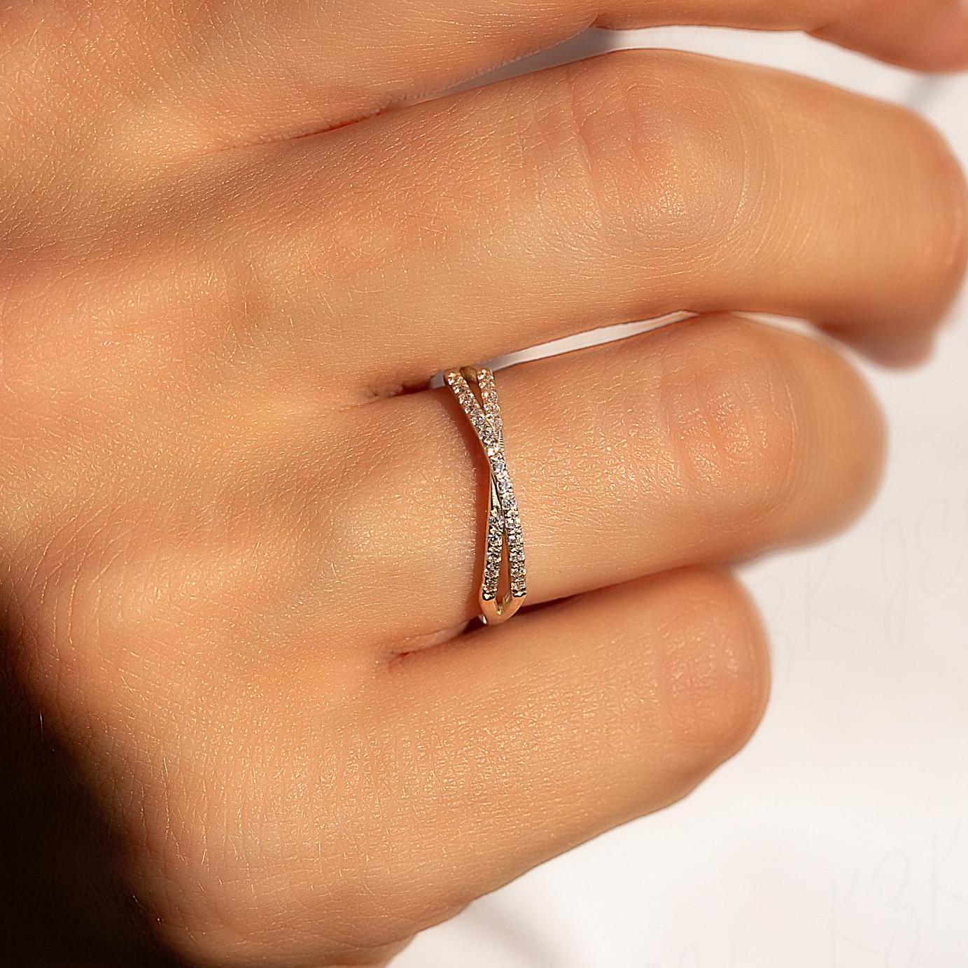 Anello nuziale da donna in oro bianco 14k con diamanti e zirconi cubici incrociati, elegante e delicato anello nuziale con zirconi cubici sovrapposti,