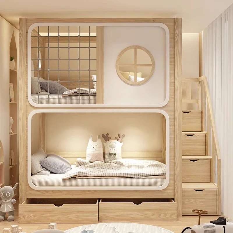 Vollständiges Massivholzbett, Etagenbett, Baumhaus, zweiter Etage, gleiche Breite, Kinderjunge, hoch und niedrig, Holzfarbe, Kind Image