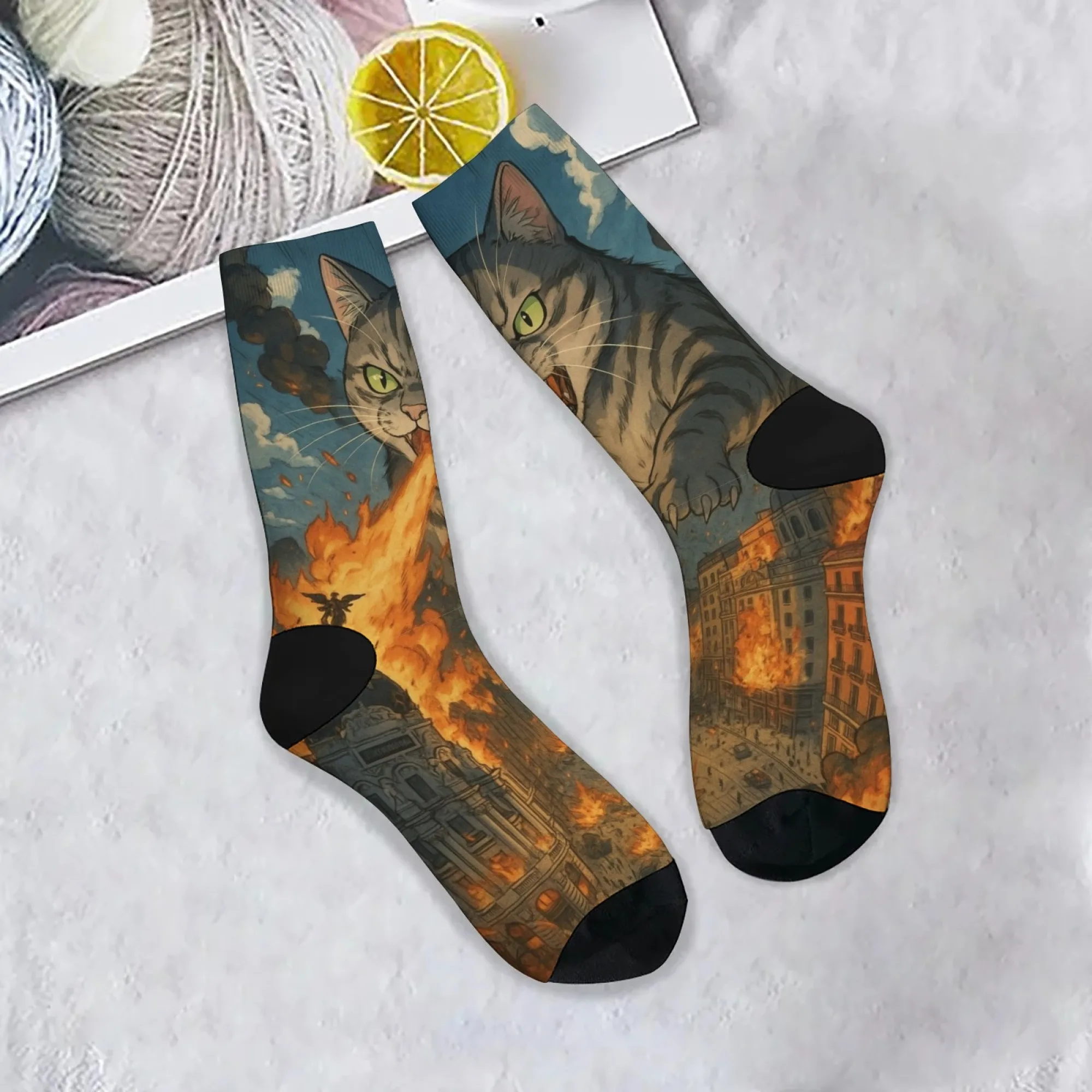 Stadt Zerstörung Katze Comic Socken Neuheit Lustige männer Socken Harajuku Retro Stil Casual Mode Socken Verrückte Glückliche Hip Hop socken Image