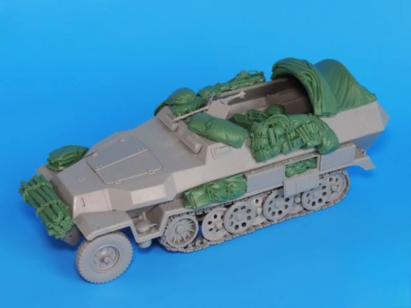 Kit assemblato modello in resina pressofusa in scala 1/35 Sd.kfz.251 C Set di accessori (senza serbatoio) smontato e non verniciato