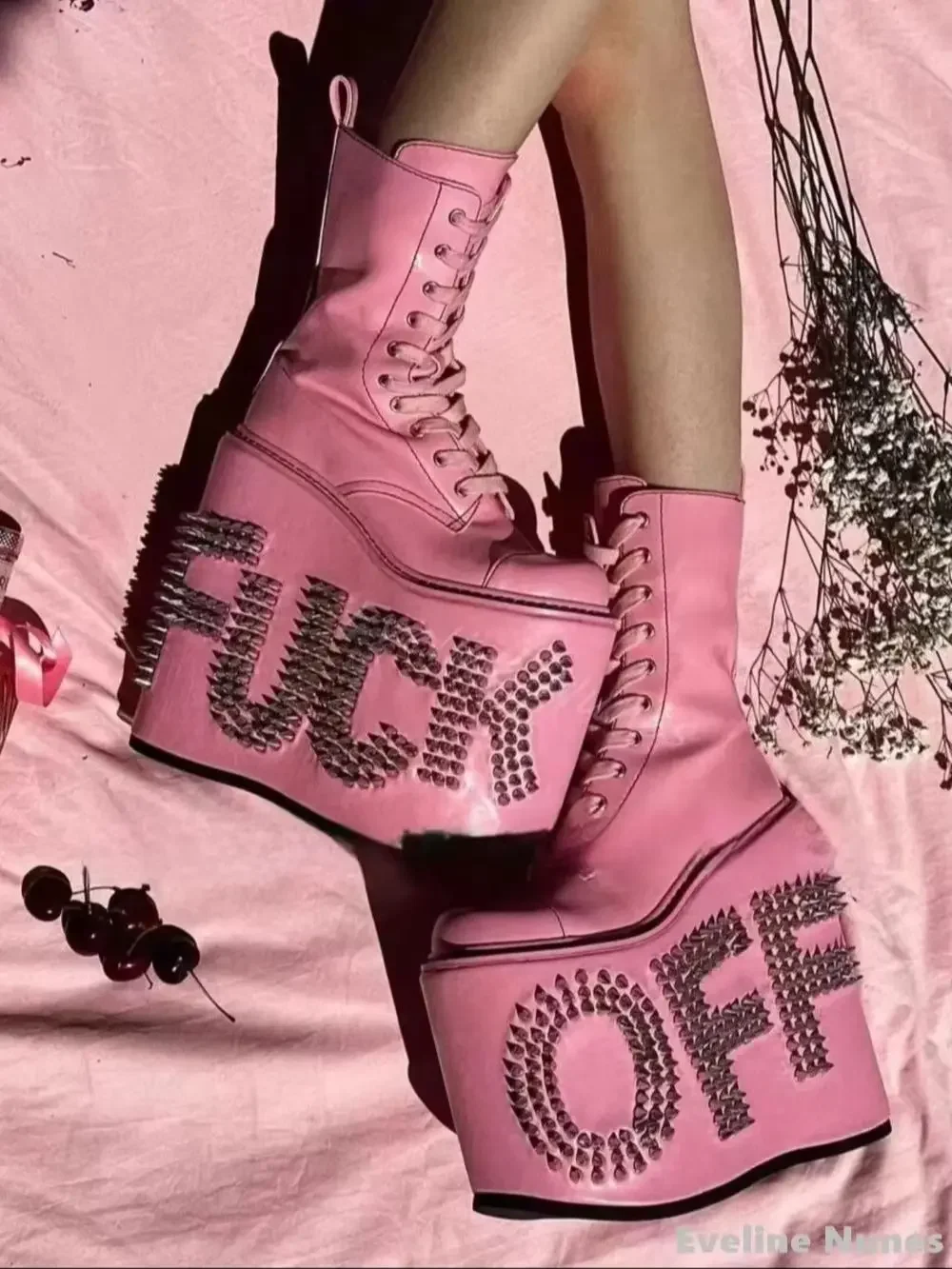 Ultrahohe Plateau-Stiefel mit mittlerer Wade für Damen, rosa Punk, runde Zehen, Nieten, Kreuzgebunden, Lolita-Stiefel, 2025, neue süße Hotties-Lederstiefel