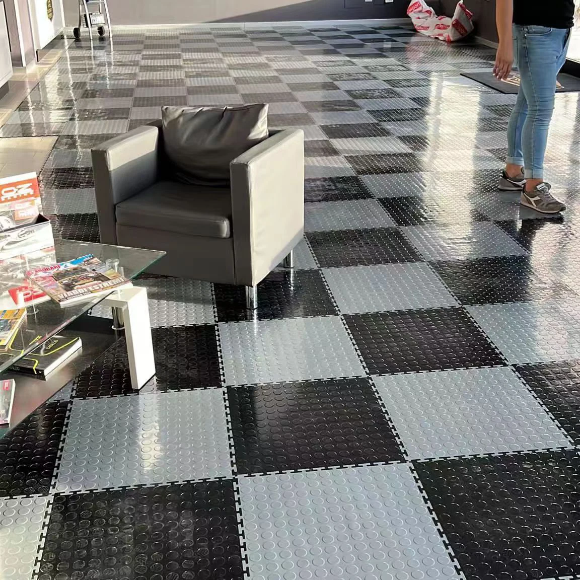 Modulare, rutschfeste Werkstatt-PVC-verriegelnde Garagenbodenfliesen für Parkplatz, Garagenboden, Fliesen, Gummiboden (2 Bewertungen)