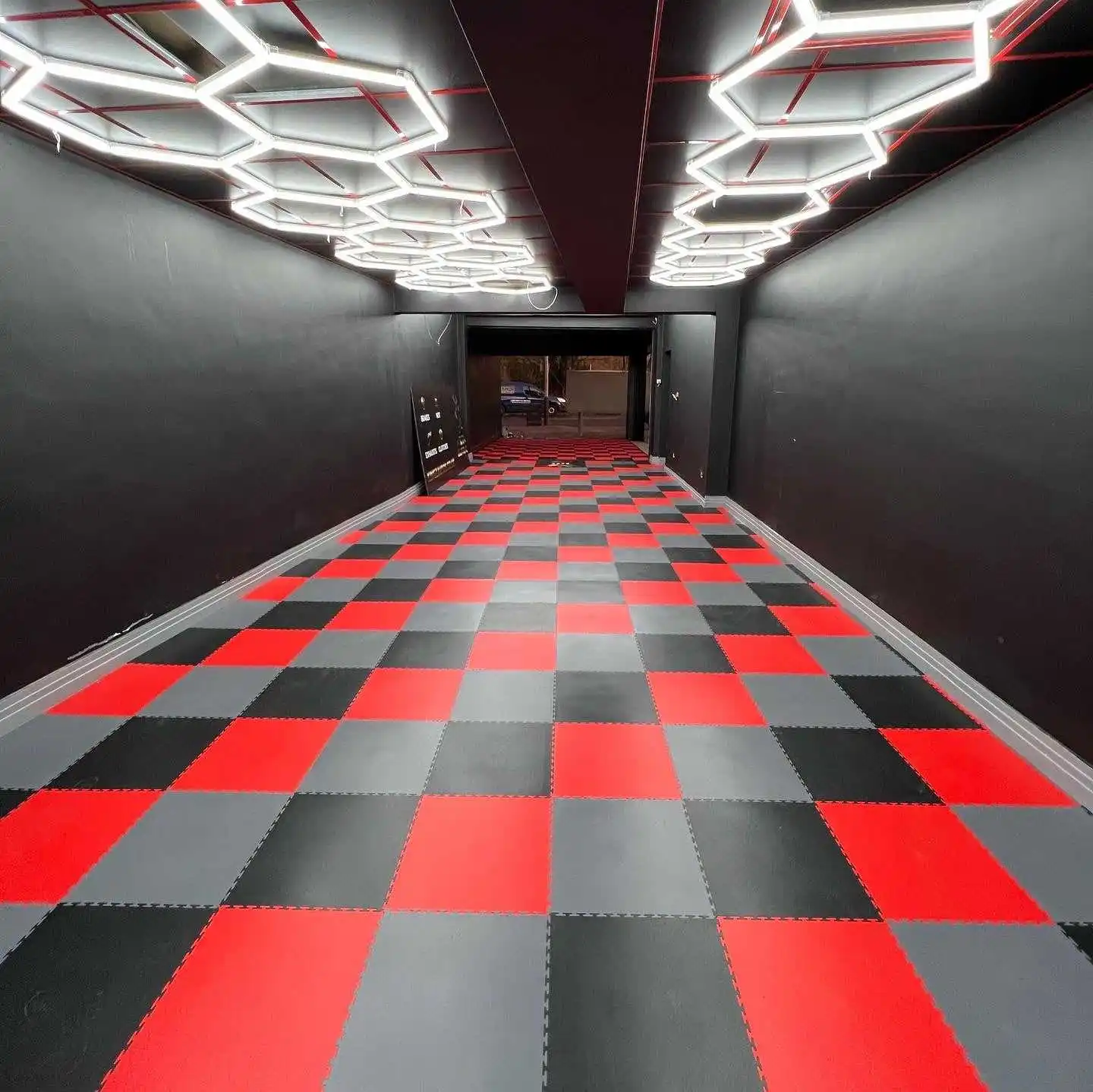 Robuste Garagenbodenfliesen, ineinandergreifende Garagenbodenfliesen aus PVC, Kunststoffböden