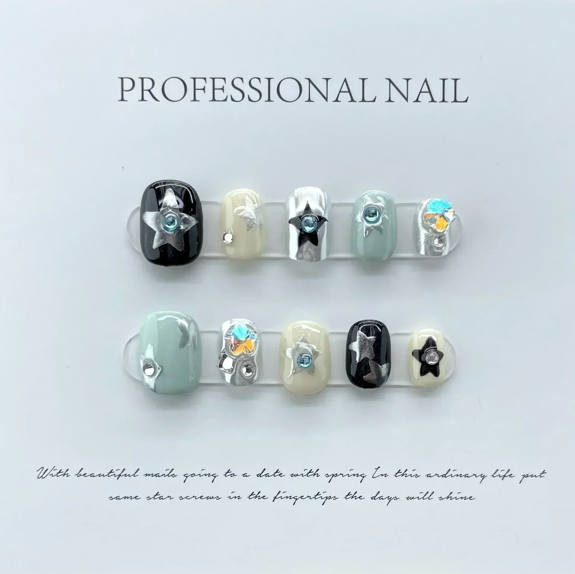 10 Stück handgemachte Gothic Short Press on Nails Strass Runde Maniküre Dekoration Tragbare Vollabdeckung mit Design Acryl Nagelspitze Image