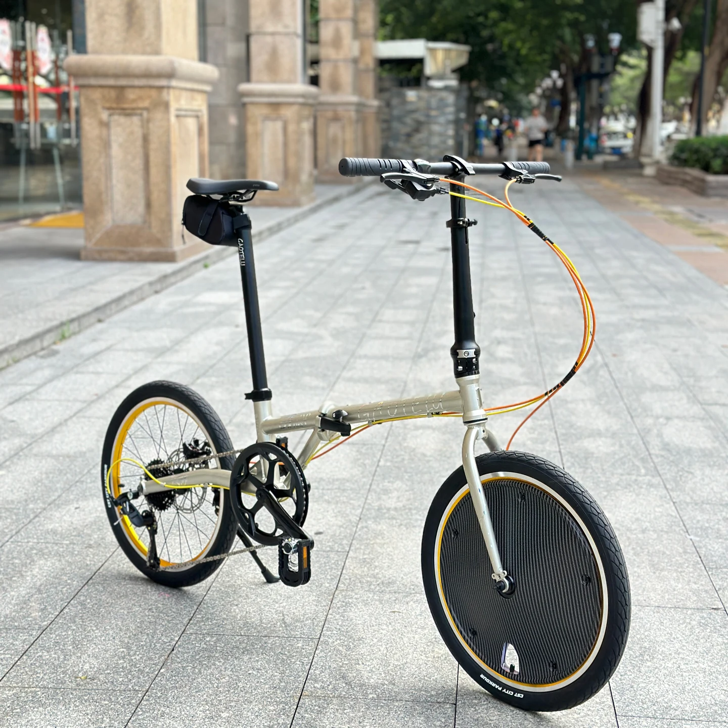 20-Zoll-Faltfahrrad 406 Ant-Bein-Stahlrahmen Scheibenbremse 9-Gang-Klapprad Tägliches Pendeln Radfahren Image