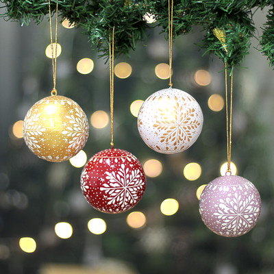 'Christmas Snowflake-Themed 4-Piece Papier Mache Ornament Set'