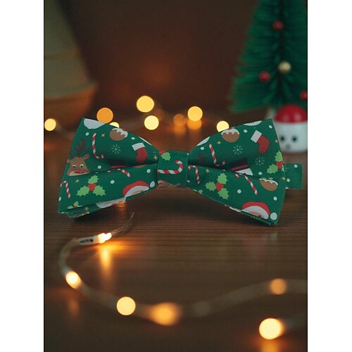 Weihnachtsfliege für Damen mit festlichem rot-grünem Muster, ein weihnachtliches Accessoire für Weihnachtsfeiern und -feste. Image