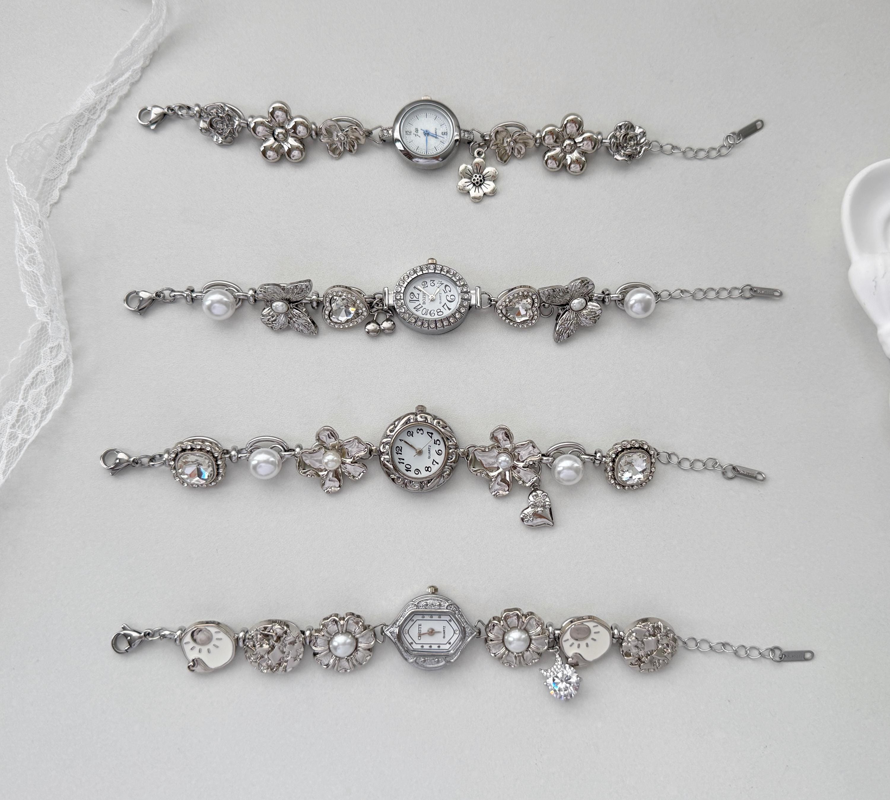 Bracciale con orologio in argento bianco, orologio con catena ispirata all'Art Déco e perle bianche, orologio da polso fatto a mano in stile vintage p