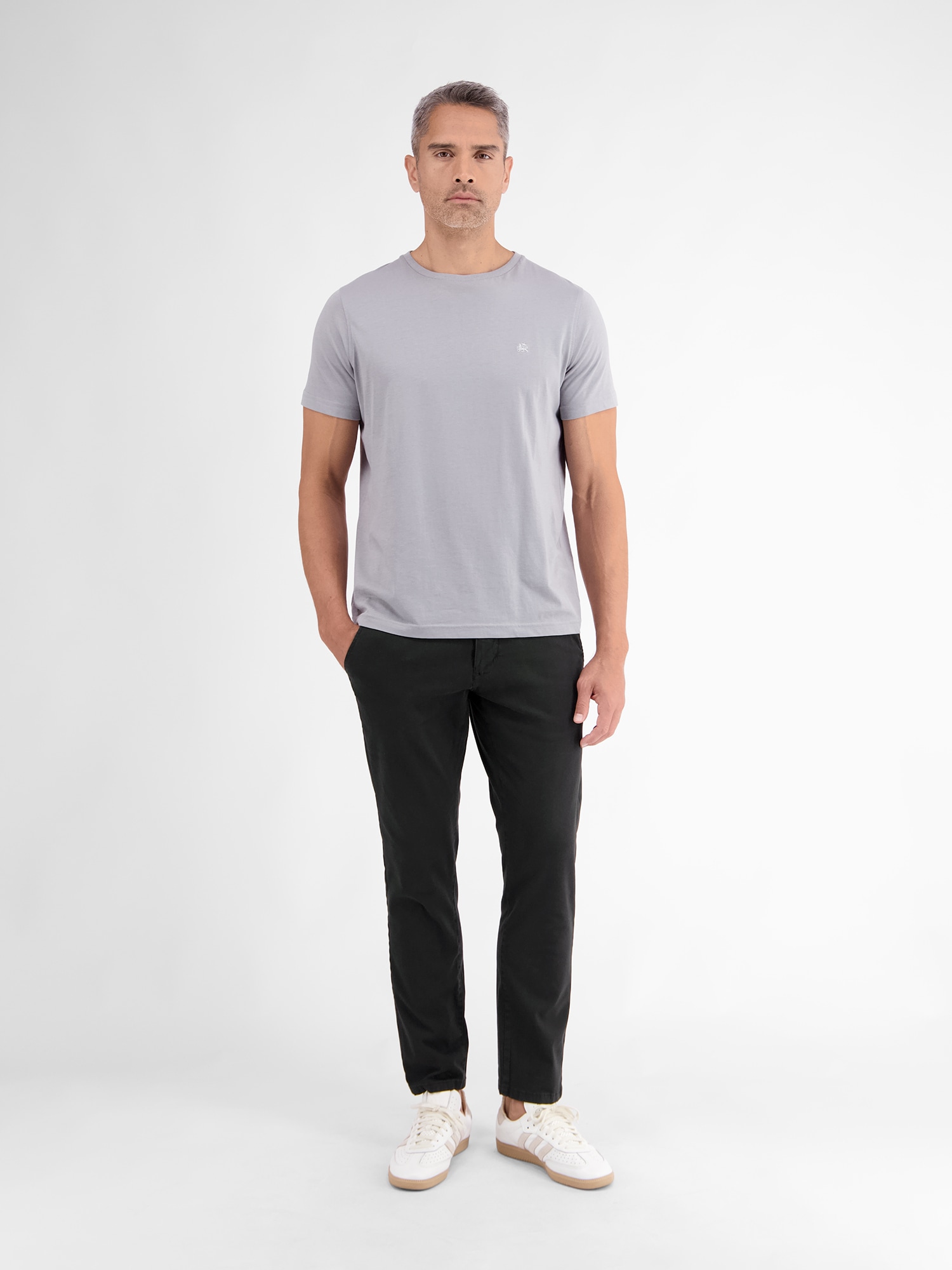 Chinohose LERROS "Chino mit Stretchanteil, Comfort Fit", Herren, Gr. 31, Länge 30, schwarz, 98% Baumwolle, 2% Elasthan, Hosen Chinohose, Bequeme Herren Chinohose mit Stretch, bequem für Alltag und Büro Image