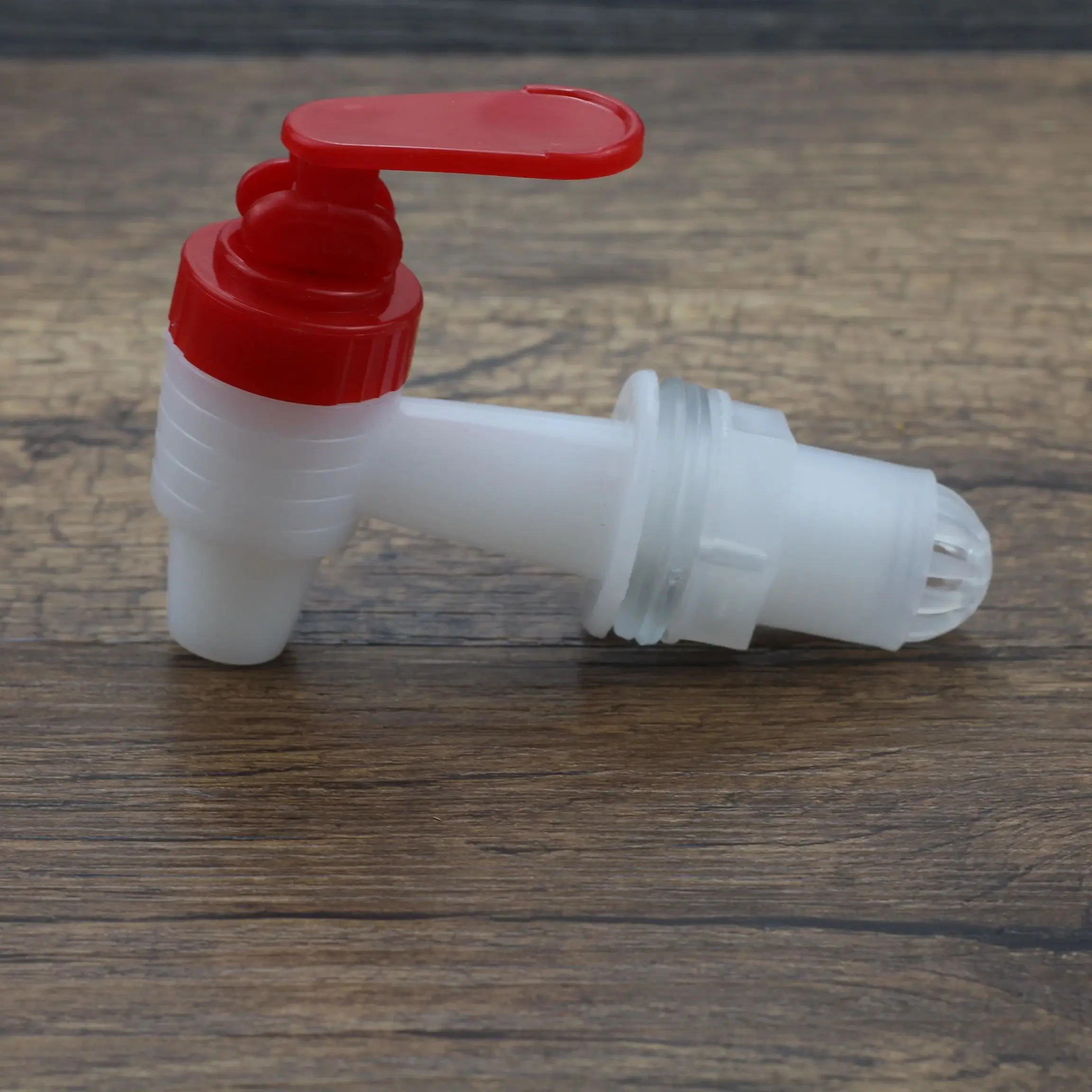 Kunststoff-Ersatzhähne für Getränkespender, wiederverwendbarer Wasserspender, Zapfen, Wasserkrüge, geeignete Weinflaschen aus Glas