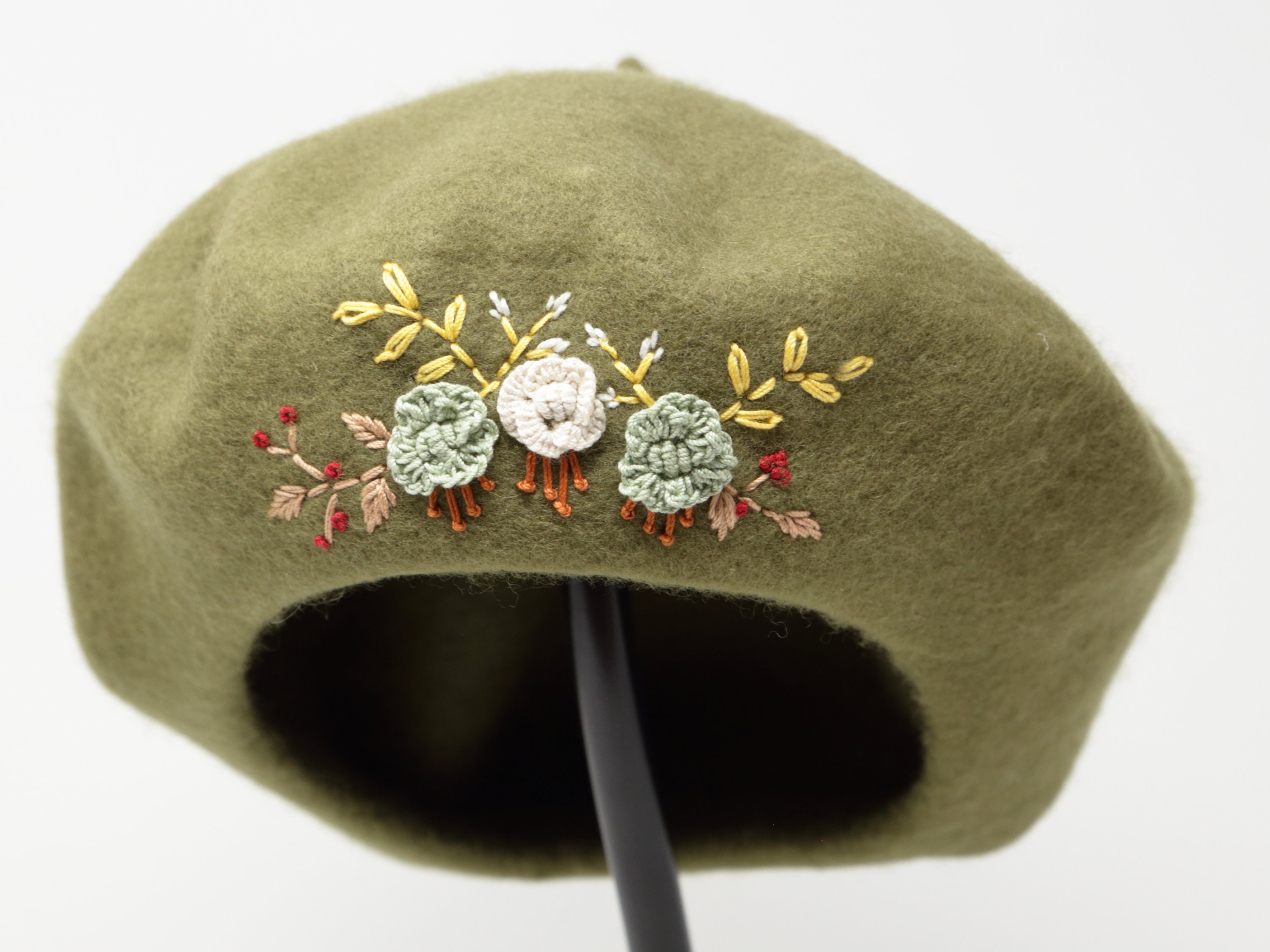 Cappello basco, cappello a fiori, berretto di lana, cappello ricamato a mano, berretto ricamato, cappello invernale verde erba, berretto invernale