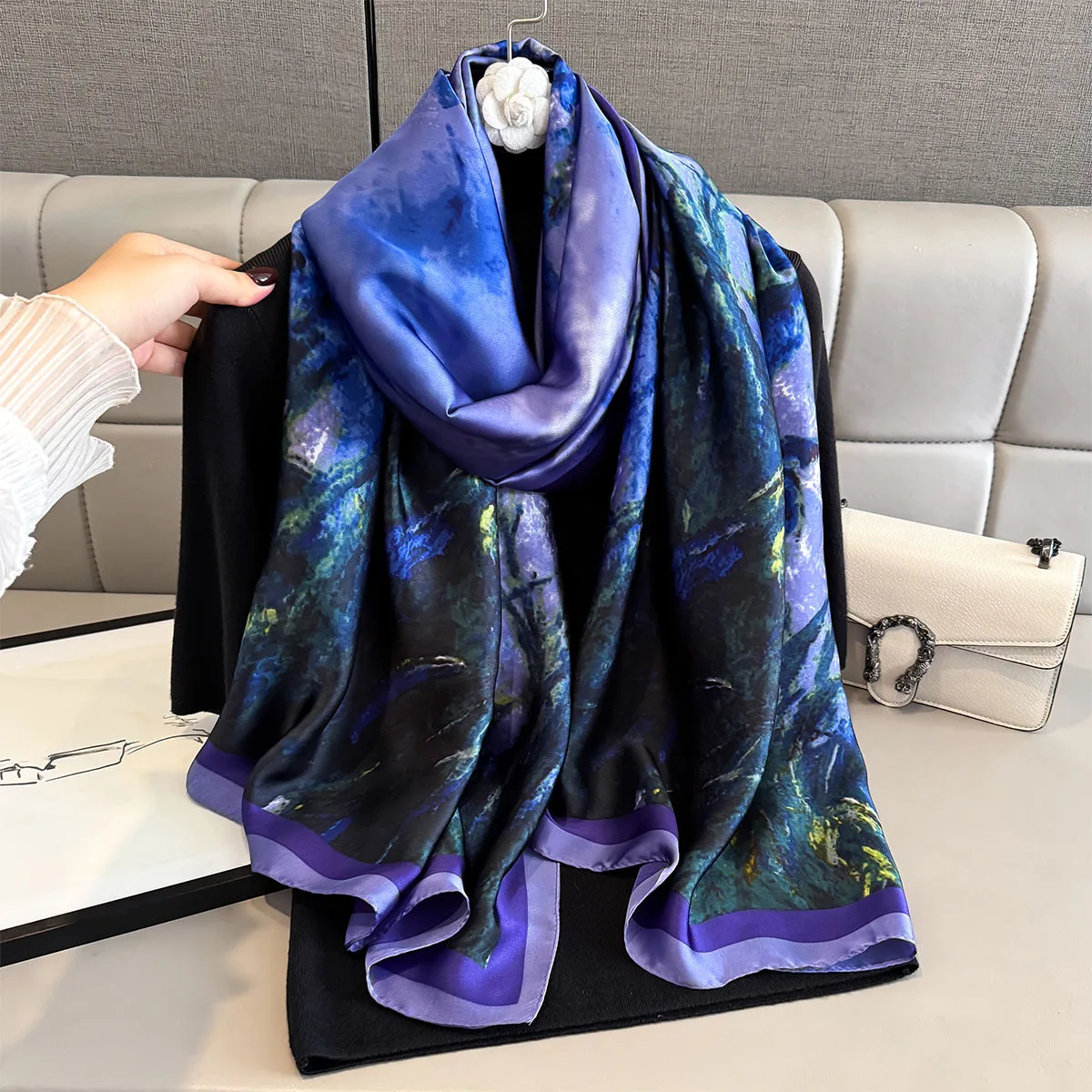 Luxus Lange Schal Für Frauen Retro Schal Warps Damen Hijab Elegante Halstuch Weiche Fleck Faux Silk Schal Für Strand Reisen Image