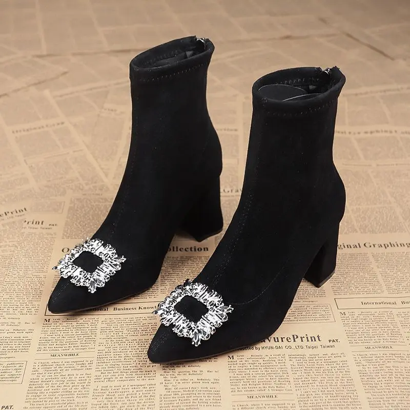 Spitze Zehen-Wildleder-Stiefeletten mit Absatz, Herbst-Winter-Damen-Stiefeletten, schick und elegant, Y2k-Gothic-Trend, 2025, heiße weibliche kurze Schuhe