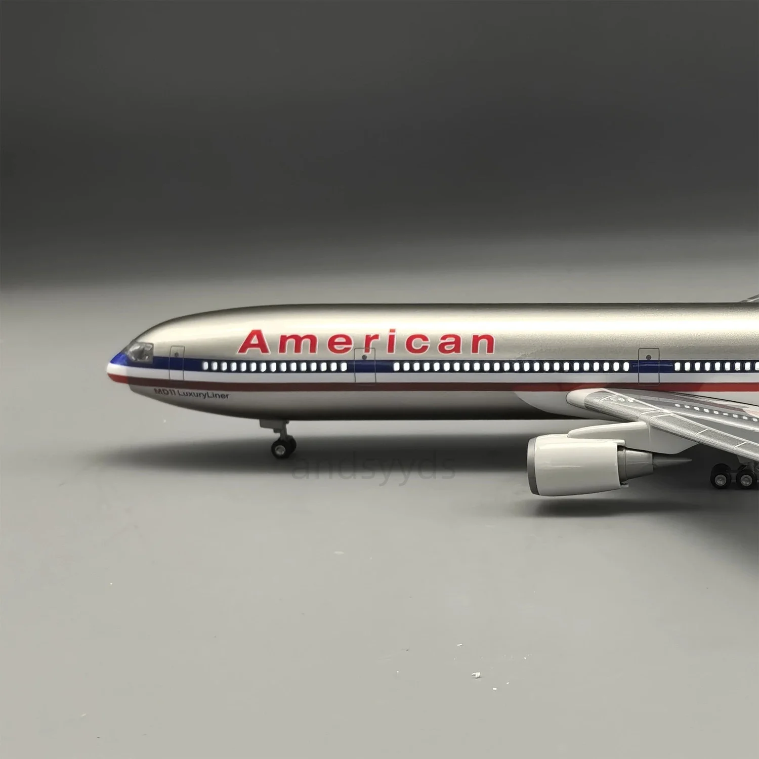 47 cm Flugzeugmaßstab 1:130 America Airways MD11 Harzflugzeug mit LED-Licht und Ständer, Druckguss-Modellflugzeug-Sammlungsgeschenk Image