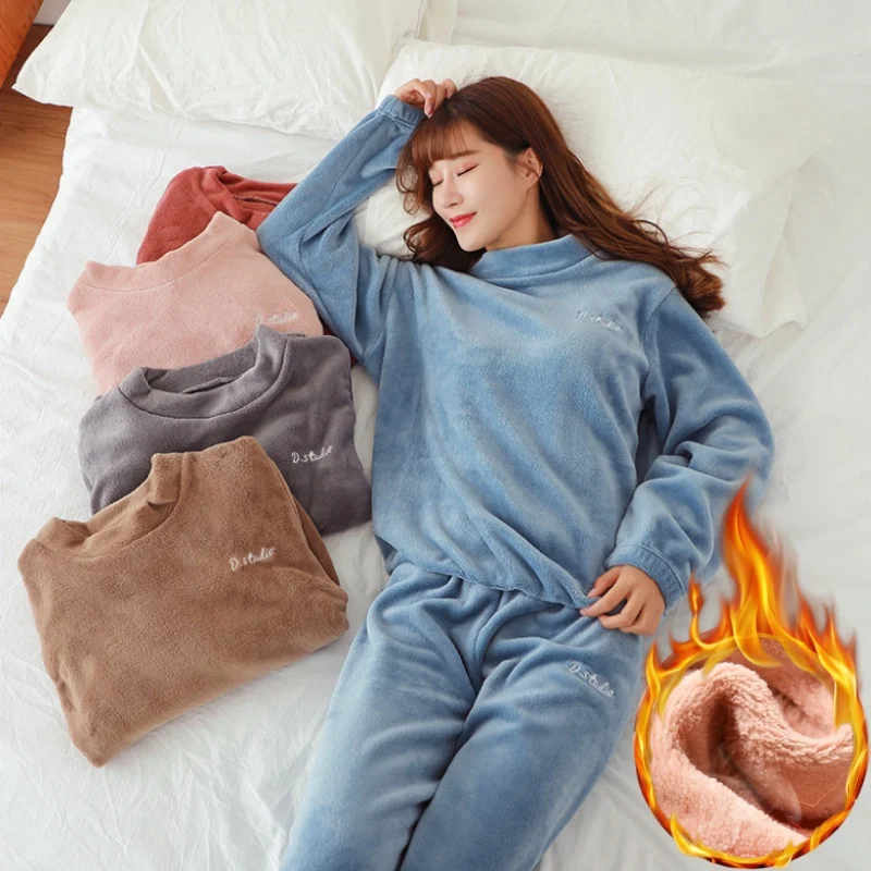 Winter-Pyjama aus Korallenfleece, gepolstert und verdickt, lässige Loungewear, modischer und bequemer Pyjama-Anzug für Männer und Frauen Image