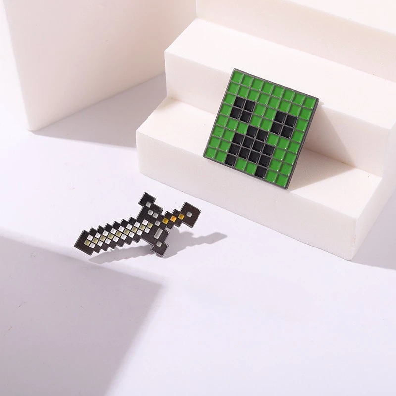 Heißer Spiel Film Gleiche Pin Mode Nette Pixel Welt Schwert Emaille Brosche Revers Abzeichen Schmuck Zubehör Weihnachten Geschenke Image