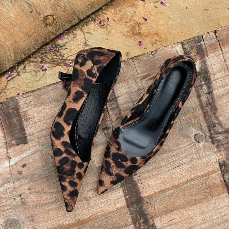 2025 Spring Vintage Women Leopard Pumps Shoes Fashion Pointed Toe Slip On Shoes Concise Office Lady Shoes woman low heels