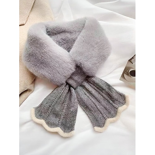 Weihnachtsschal aus Kunstpelz für Damen – weich und kuschelig, in verschiedenen Farben erhältlich, stilvolles Winteraccessoire für Weihnachtsfeiern, Veranstaltungen im Freien und kaltes Wetter Image