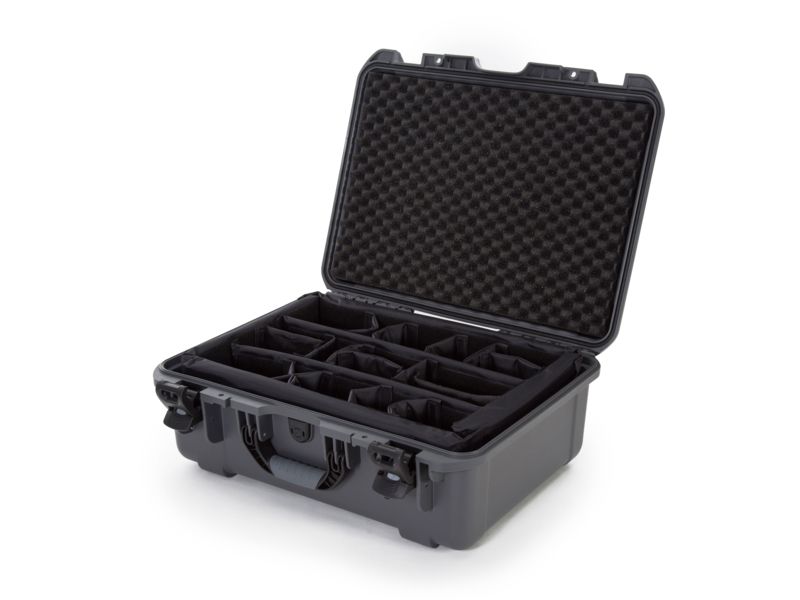 Nanuk 940 Case w/padded divider - Graphite 940S-020GP-0A0